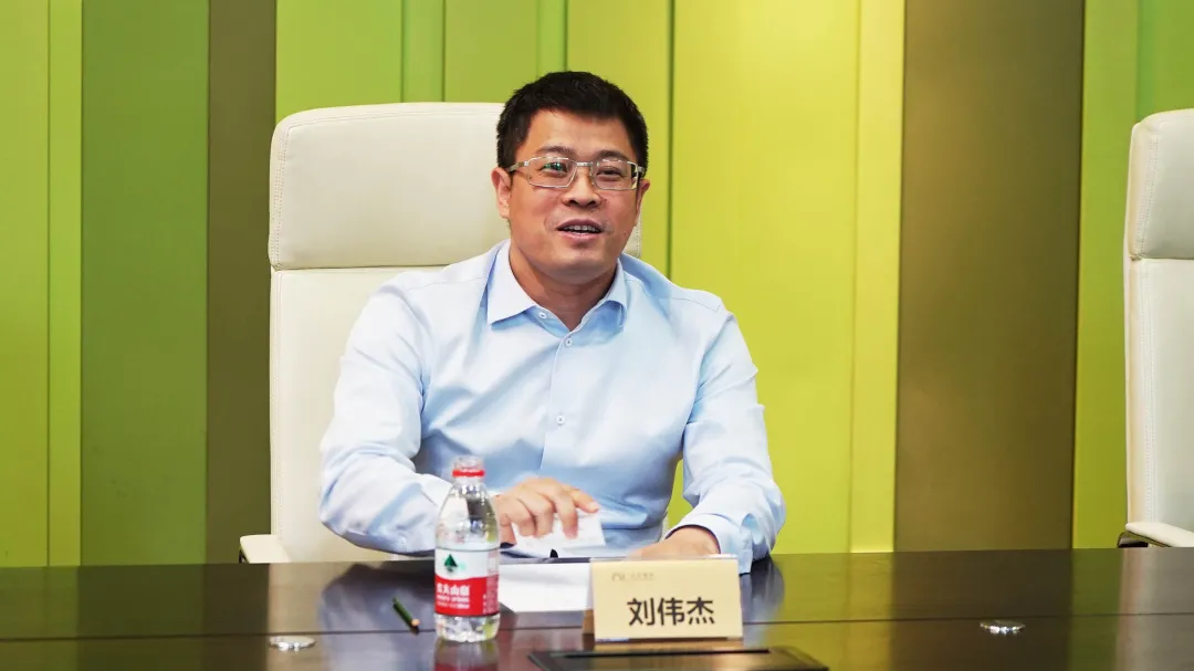 公司总裁刘伟杰在座谈会发言康健市长在会上系统介绍了高安市产业结构